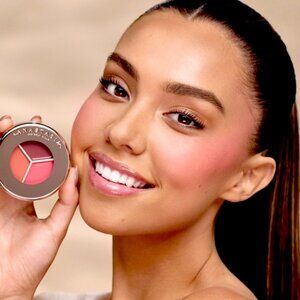 Peach  Magic Touch Cream Blush & Lip Trio NEW UNUSED BOXED